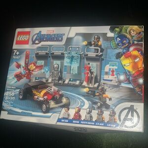 LEGO Avengers Iron Man Armory